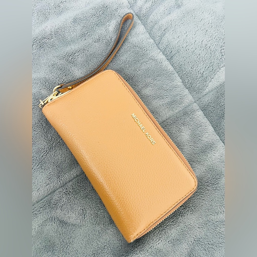 Michael Kors wallet NWOT